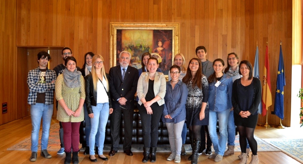 Participantes no Servizo Voluntario Europeo visitan o Parlamento de Galicia coincidindo co Día de Europa